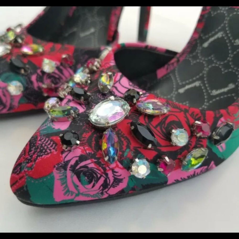 Betsey Johnson - Picture 10 of 11